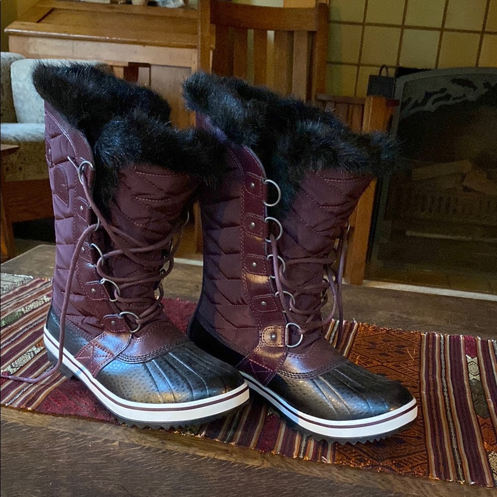 Women's Winter Boots with Faux Fur Lining